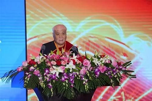 2、曹和平董事長在第二屆全球吉商大會上做精彩發言.jpg