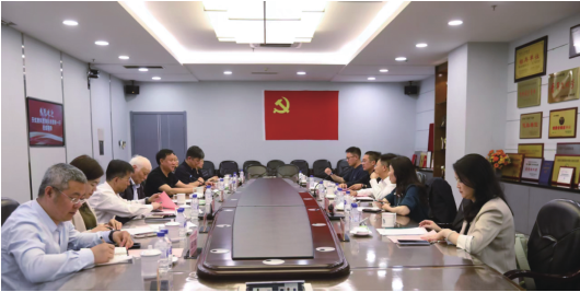  天虹數(shù)科董事長(zhǎng)肖章林到歐亞商都調(diào)研曹和平董事長(zhǎng)、趙首灃總經(jīng)理等領(lǐng)導(dǎo)陪同
